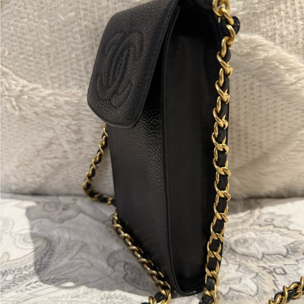 CHANEL Black Leather Shoulder Bag with Gold Chain - Picture 11 of 17